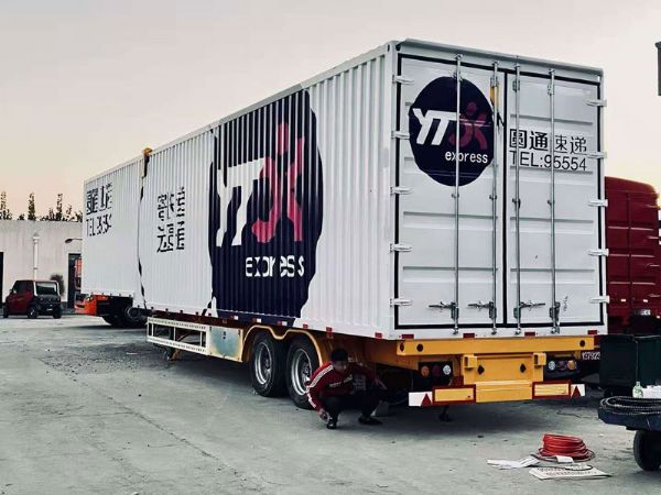 集裝箱半掛車(chē)